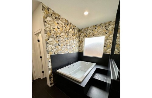 Abilene House | Stylish 5br gem w/outdoor theater and slide