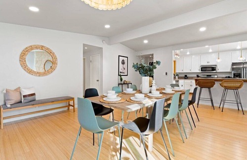 Serra Mesa House | Stylish 6-Bed Oasis w/Hot Tub, Fire Pit & Views