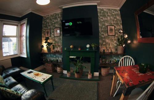 Southend-on-Sea Apartment | Stylish and artistic flat in Southend on Sea