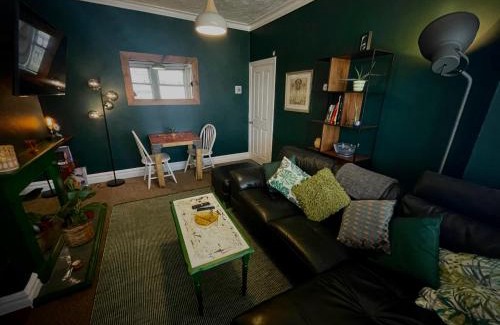 Southend-on-Sea Apartment | Stylish and artistic flat in Southend on Sea