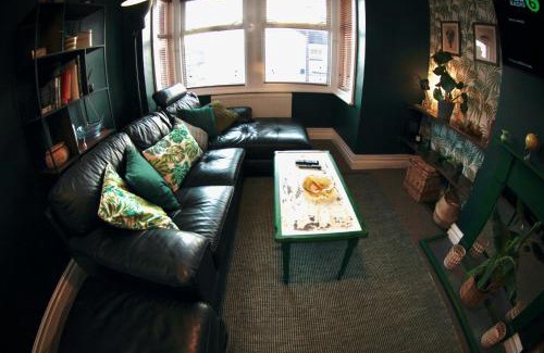 Southend-on-Sea Apartment | Stylish and artistic flat in Southend on Sea