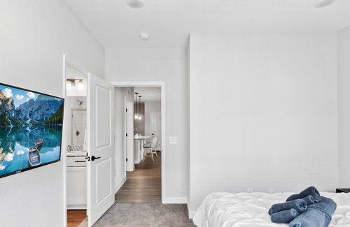 Charlotte Apartment | Stylish and Modern Charlotte Apartment Near UNC, Charlotte Motor Speedway 8307