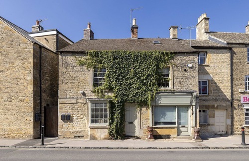 Stow-on-the-Wold Cottage | Stylish and sophisticated holiday apartment - Flat 2 Martins House