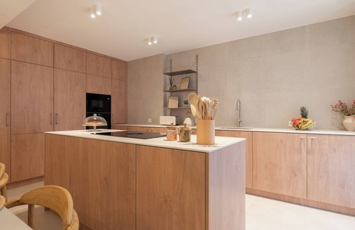 Leixões Apartment | Stylish and Spacious Flat near the Beach by HostWise