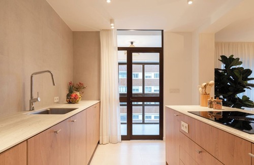 Leixões Apartment | Stylish and Spacious Flat near the Beach by HostWise