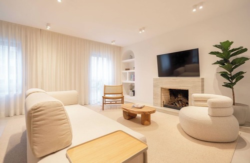Leixões Apartment | Stylish and Spacious Flat near the Beach by HostWise