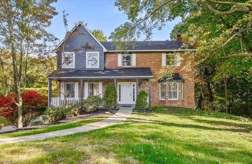 Ingomar House | Stylish and Spacious 5 Bedroom House in Wexford/Pittsburgh with Game Room