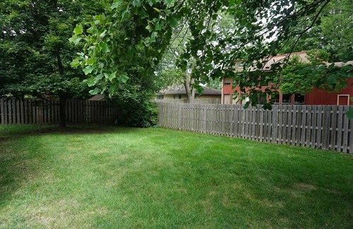 Champaign House | Stylish and Spacious 3b2b Smart Ranch Home near UIUC