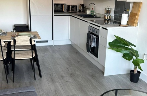 Hemel Hempstead Apartment | Stylish Apartment with Balcony-Hemel HempsteadTown Centre/City View,FREE Parking