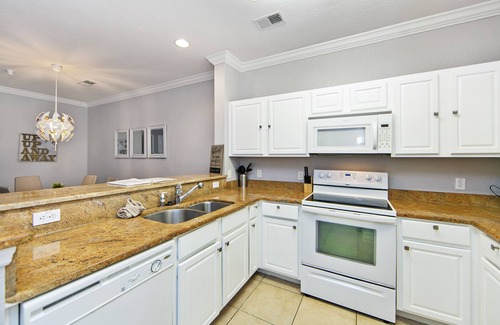 Four Corners Apartment | Stylish Apartment close to Disney, Universal and Championsgate.