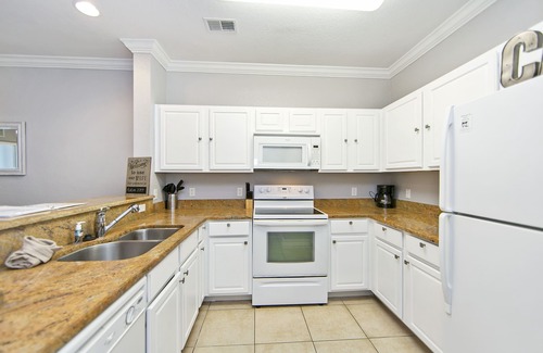 Four Corners Apartment | Stylish Apartment close to Disney, Universal and Championsgate.