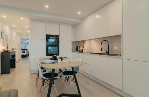 Paco De Arcos Apartment | Stylish Apartment W/River View by LovelyStay
