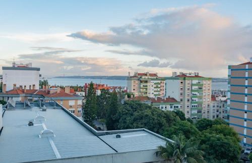 Paco De Arcos Apartment | Stylish Apartment W/River View by LovelyStay