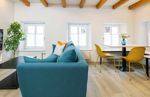 Noerdlingen Apartment | Stylish apartment with a king bed right by the historic city walls