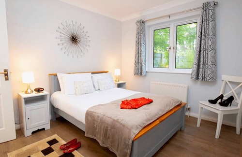 Bracknell Apartment | Stylish Bracknell Two Bedroom Apartment
