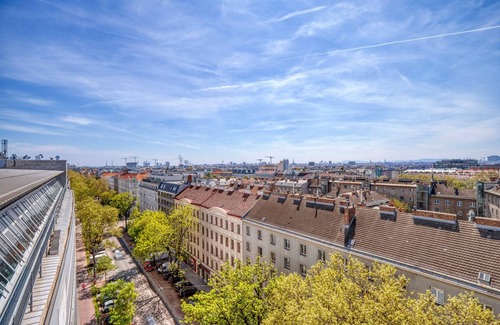 Brigittenau Apartment | Stylish Brigittenau 2BR w/Elevator & Garden, nr Shopping, by Blueground