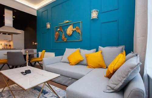 City Centre Glasgow Apartment | Stylish Central Apartment with Parking