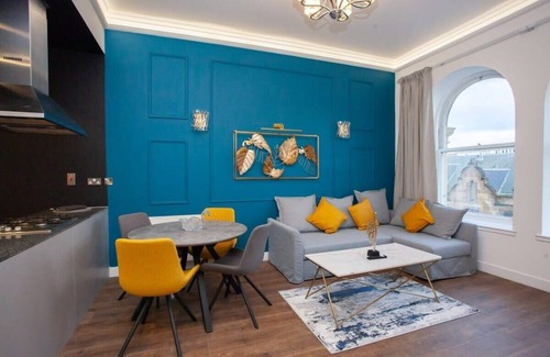 City Centre Glasgow Apartment | Stylish Central Apartment with Parking