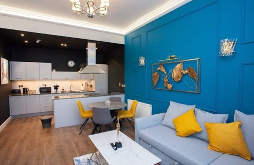 City Centre Glasgow Apartment | Stylish Central Apartment with Parking