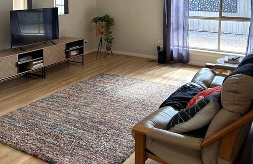 Horsham House | Stylish Centrally Located
