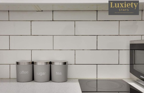 Southend-on-Sea Apartment | Stylish & Charming Studio City Centre Nr High Street by Luxiety Stays