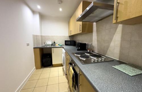 Manchester City Centre Apartment | Stylish City Centre Flat - Balcony and Parking