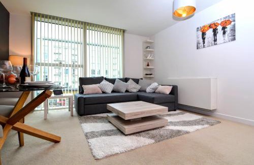 Central Milton Keynes Apartment | Stylish City Centre Apartment - Home From Home With Fully-Equipped Kitchen, Smart TV, Netflix, Superfast WiFi, Free Parking, Self Check-In - By Brightleap Apartments