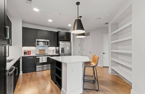 North Hyde Park Apartment | Stylish & Clean Oasis | City Center | Pool & Gym