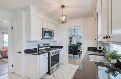 Cleveland House | Stylish Cleveland Stay | 3BR + Finished Basement & Garage
