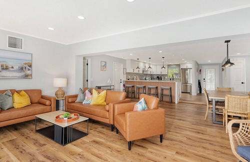Ringling Park House | Stylish Coastal 3BR Pool Near Downtown & Sand