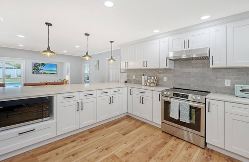 Ringling Park House | Stylish Coastal 3BR Pool Near Downtown & Sand