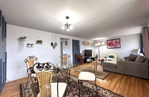 North Buffalo Apartment | Stylish & Comfy Haven near Niagara Falls ~ UB in safe Neighborhood!