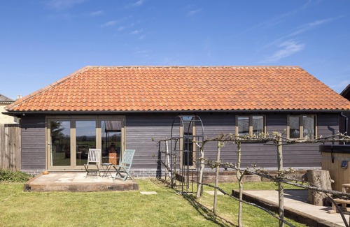 Croydon Cottage | Stylish cottage, countryside views, wood burning hot tub, 20 mins to Cambridge
