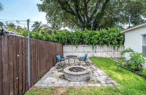 Poiciana Park II Cottage | Stylish Cottage Near Beach, Downtown, and Airport