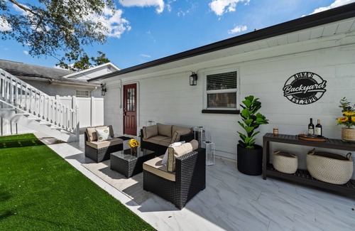 Oakford Park House | Stylish & Cozy Family Gem ~ 5 Star Location ~ Backyard