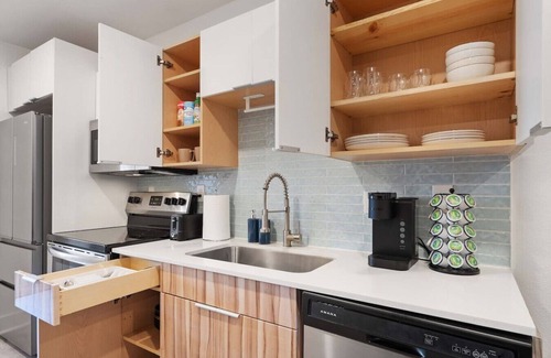 Old East Dallas Apartment | Stylish & Cozy Getaway in Downtown Dallas