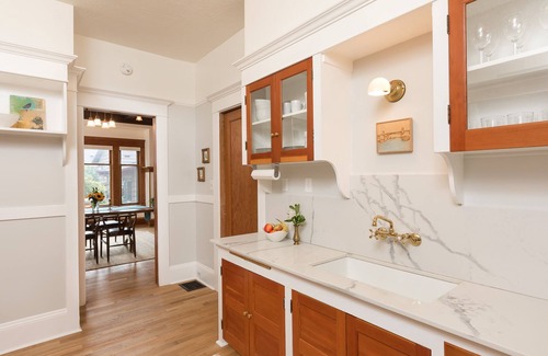 Irvington Apartment | Stylish Craftsman in the Heart of PDX