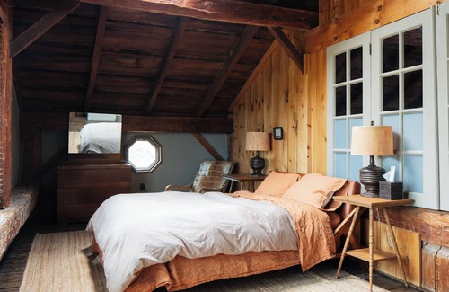 Fleischmanns House | Stylish Dairy Barn with mountain views, hot tub, sauna, pool table, pet friendly