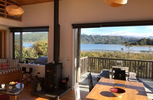 Parapara House | Stylish estuary-front bach