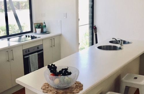 Mudjimba House | Stylish Family Beach House with aircon - 200m to the Beach