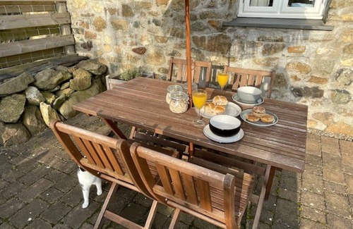 Goodwick House | Stylish, family friendly Pembrokeshire Bluestone Barn in idyllic coastal setting