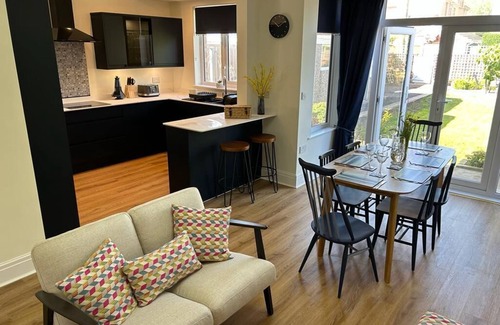 Lytham St. Anne's House | Stylish Family 3 Bed Home in Lytham St.Annes