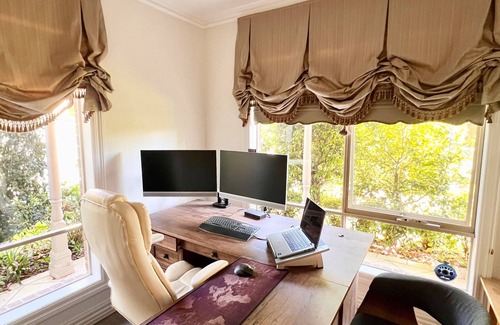 Alfredton House | Stylish Family Getaway - Steps from Train Station, Lake Wendouree - Pet Friendly