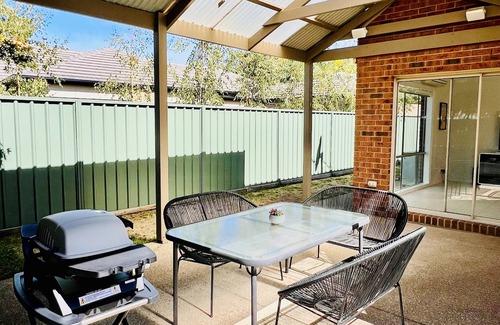 Alfredton House | Stylish Family Getaway - Steps from Train Station, Lake Wendouree - Pet Friendly