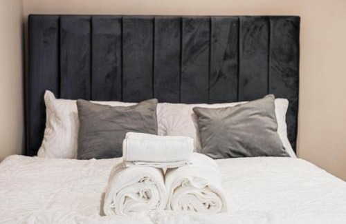 Wolverhampton Apartment | Stylish Flat in Wolverhampton - Short and long Stay with Free Parking