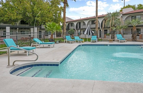 New Papago Parkway Apartment | Stylish Getaway 1B1B Scottsdale