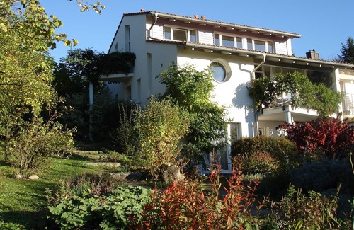 Badenweiler Apartment | Stylish holiday apartment "Architectural house for architects" in a natural garden