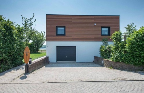 Kamperland House | Stylish Home by the Water