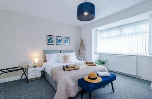 Manchester Apartment | Stylish Home, Games Room, Sleeps 6, Large Driveway, Perfect For Groups