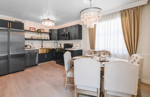 Middle River Terrace Apartment | Stylish House: Elegance & Comfort in Every Corner